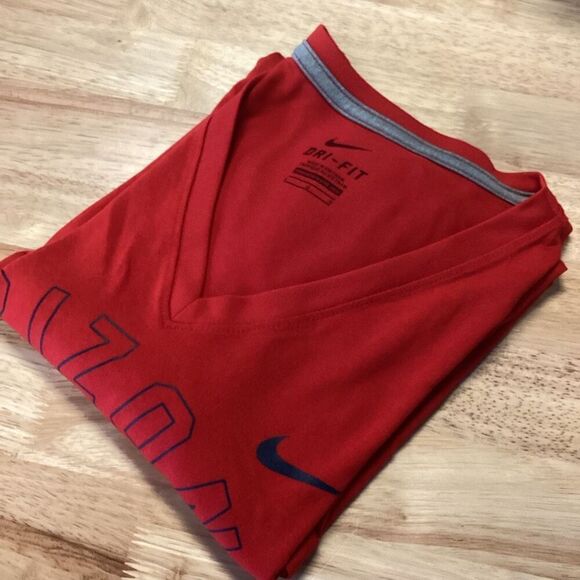 EUC Ladies Nike V-Neck Arizona Wildcats Athletic Tshirt - Large‎ - Picture 1 of 8